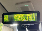 【デジタルルームミラー】後席の大きな荷物や同乗者で後方が確認しづらい時でも安心!カメラが撮影した車両後方の映像をルームミラー内に表示。クリアな視界で状況の確認が可能です!