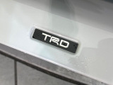 【TRDエアロ】人気のTRDエアロを装備!クルマの外観がよりスタイリッシュになり、街中で存在感あふれる1台に♪将来買い替える時にもリセールに影響しやすく、価値ある人気の装備です!