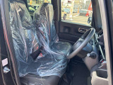 毎日過ごす運転席は要チェック。シートのへたり・擦れ、視界のイメージまで伝わる重要ポイント。