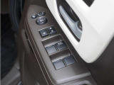 ◆パワーウィンドウスイッチ◆運転席から全席の窓の開閉操作を行うことが出来いつでも換気ができます!