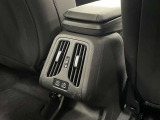 エアコンは運転席、助手席で温度を変えることが出来ます。それぞれの温度で快適なドライブをお楽しみください♪