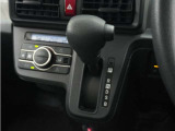 ◆ハンドル・インパネシフト◆シフトノブはインパネに配置されているので、運転席&hArr;助手席の移動が簡単。