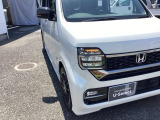 自社整備工場で点検整備をおこなってからお渡ししています。車検が残っている場合は『12ヶ月点検整備』を、車検整備付きの場合は『車検整備』をおこないます。整備費用は車両本体価格に含まれています。