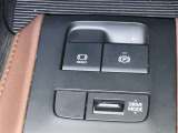 電動パーキングブレーキ&ブレーキホールド☆HOLDスイッチを押しシステムONの状態にしておくことで渋滞や信号待ちなどでブレーキを踏んで停止した時保持してくれる。