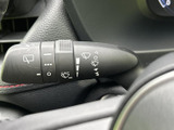 視界を確保するワイパー操作は、雨の日でも安心して運転するために欠かせません。スムーズな操作で快適なドライビングをサポートします。