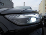 LEDヘッドライトを装備。シャープで洗練されたフロントフェイスを演出するとともに、夜間や悪天候時の視認性向上にも貢献します。
