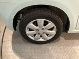 足元が整っていると、車全体がすっきりとした印象になります。丁寧に清掃を済ませており、気持ちよく乗り出せる状態です。まずは実車の雰囲気をご覧ください。