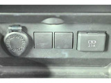 充電用USB端子付き。スマートフォンなどの充電に便利です。