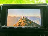 停車時にテレビを視聴可能。移動を控えた時間も、家族みんなで楽しめる空間を提供します。