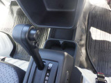 国の指定を受けた自社工場で、整備士が車検と点検整備を行っております。