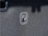 【フック】買い物袋やゴミ袋をひっかけるのに便利です。お近くのホンダカーズ総社までお越しください。