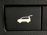 【パワーバックドア】スマートキーや運転席のボタンを押すだけでリアゲートが自動で開閉します!荷物を持っている時や、高い位置にあるバックドアを閉める際に便利な機能です♪