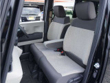 【運転席・助手席】座り心地の良い運転席・助手席です。長時間のドライブの疲れ軽減に貢献します。どうぞ快適なドライブを。