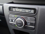 オートエアコンで車内快適♪ご希望の温度に設定すれば風向きや風量を自動で調整してくれますよ!