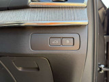 ◆パワーテールゲート/運転席から降りることなくテールゲートの開閉が可能です。