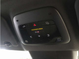 ルーフにあるON CALLボタンとSOSボタンは、車両が始動しない場合、パンクした場合、または事故に遭った場合などに支援の要請に使用できるため安心感を高めることができます。
