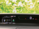 視認性の高いメーターで、車の状態をひと目で確認できます。走行情報を分かりやすく表示し、安全運転をサポートします。