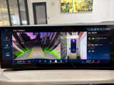 【ナビ純正】ワイドコントールディスプレイは、画面内に多数の情報を表示する事が可能です。センターコンソールiDriveコントローラー操作だけでなく、タッチパネルでの操作も可能となっております。