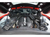 5.5L V8 DOHC ZO6専用エンジンとして開発、軽量化されたスモールブロックエンジン『LT6』は、646馬力を発揮致します。