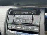 【左右分離型フルオートエアコン】運転席と助手席でそれぞれお好みの温度設定が可能で全席にも適切な空調をお届け致します。