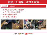 インナートリム、ダッシュボードの艶出し、内窓の拭き上げ等を行い、品質基準を満たしているか仕上がりのチェックを実施します。