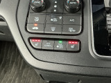 運転席、助手席にシートヒーターが付いてます。