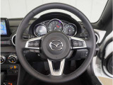 【運転席】最適なドライビングポジションでドライブをお楽しみください。