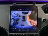 [パーキングアシスト]・・・検出した駐車スペースの中から停めたい場所を選ぶとステアリング、アクセル、ブレーキ、シフトセレクトをクルマが行い自動で駐車をします。駐車スペースから出るときも自動です。