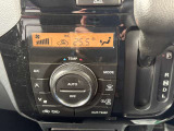 【エアコン】フルオートエアコンが搭載されているので、運転席と助手席で別々に快適な温度調整が可能です。