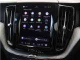 Google搭載のボルボなら、車内にいながら多彩なデジタルライフをお楽しみいただけます。Google Playから必要なアプリをダウンロードして、有意義な移動時間を楽しみましょう。