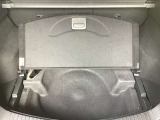 トランクボードの下側にも嬉しい収納があります。