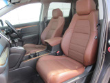 ブラウンの本革シートです(^^)/