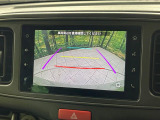 【バックカメラ】駐車時に後方がリアルタイム映像で確認できます。大型商業施設や立体駐車場での駐車時や、夜間のバック時に大活躍!運転スキルに関わらず、今や必須となった装備のひとつです!