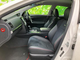 運転席からの視界が広く、安全運転をサポートします。操作しやすいスイッチ類で、快適なドライビングを演出します。