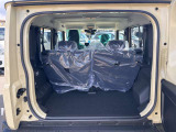 荷物がどれだけ載るか一目で確認。広さ・開口部・段差、内張りの状態までチェックできます。