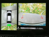 車両周辺の状況を映像で確認できるアラウンドビューモニターを搭載。駐車や狭い場所での運転をサポートし、安全な運転を後押しします。
