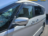 ドアミラ-にウィンカ-ランプ付きで車外からの視認性に優れています♪バイザーもついてます!