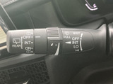 雨天時でも、視界を確保し安全運転をサポートします。操作も簡単で、安心して運転できます。
