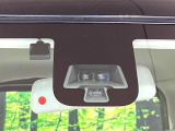 【エマージェンシーブレーキ】走行中に前方の車両等を認識し、衝突しそうな時は警報とブレーキで衝突回避と被害軽減をアシスト。より安全にドライブをお楽しみいただけます。