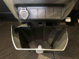 収納ボックスがついており便利に使用出来ます。