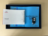 メンテナンスノート【点検整備記録簿・保証書】、取説も揃ってます。スマートキーはバッグなどにしまったままボタン操作でエンジンの始動・停止ができて大変便利です