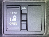 【助手席側パワースライドドア】です。リモコンや運転席のスイッチ操作で楽々自動開閉。