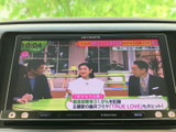 停車時に映像を楽しめるTVモニターを搭載。お子様連れのお出かけに便利です。安全のため、走行中は視聴しないでください。
