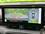 車両周辺の状況をリアルタイムで確認できるバックモニターを搭載。駐車や後退時の安全をサポートし、安心して運転できます。