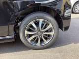 ☆お車についた傷やヘコミ、事故の修理もハヤシにお任せください。自社鈑金工場で修理ができますの安心です☆