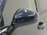 ◆ドアミラーウインカー◆ドアミラーにウインカーを装備しています。対向車に自身の進行方向を合図し安全に運転できます。