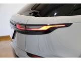 点灯時に立体的な奥行きを魅せる最新のLEDグラフィック。ヴェラールならではの先進的でワイドなリヤビューを、夜の街に鮮烈に印象付けます!