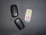 助手席を電動で動かすためのリモコンが備え付けされております。