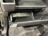 すぐに取り出せ、しまえる多彩な収納が付いてます