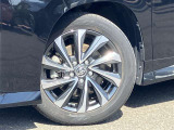 純正アルミホイールです。車種ごとに専用設計されいるのでデザインも外観にマッチしてますね!